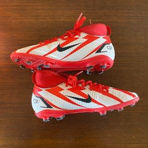 Nike Boys Soccer/Football cleats size 3.5